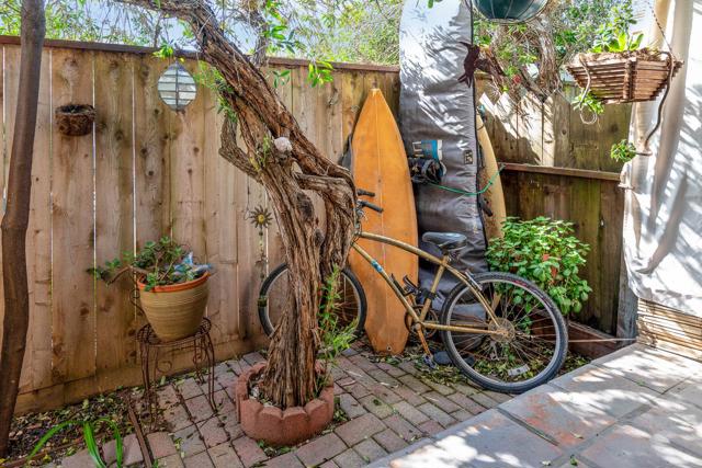 4355 Opal Cliff Drive, Santa Cruz CA: https://media.crmls.org/mediaz/9bd944ee-5fdc-4ef4-b448-f38f280efcf4.jpg