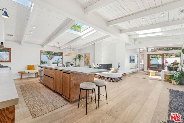 2145 Sunset Crest Drive, Los Angeles CA: https://media.crmls.org/mediaz/9bd95a51-2a60-4328-a749-2ad558a79d2e.jpg