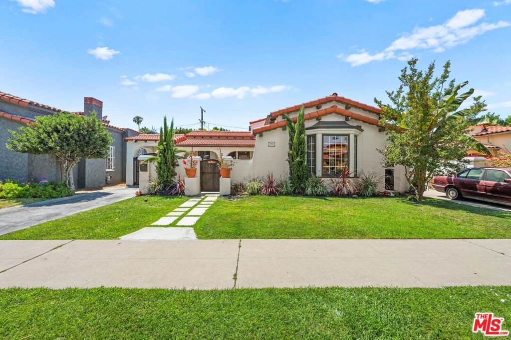 3871 Roxton Avenue — image 1