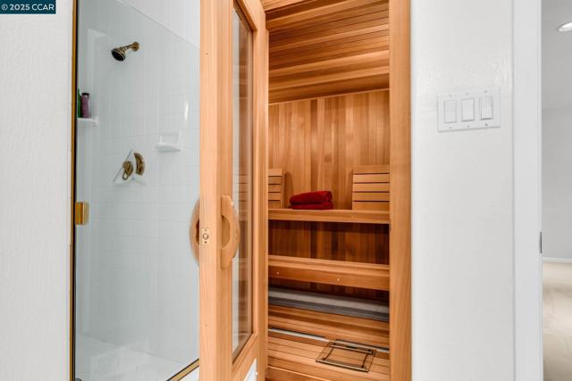 2032 Vanderslice Ave, Walnut Creek CA: https://media.crmls.org/mediaz/9bda8d23-4e80-41d8-9905-74d1ab2b2782.jpg