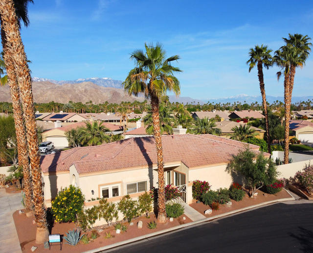 5 Novato Terrace, Rancho Mirage CA: https://media.crmls.org/mediaz/9bdaa5fe-84d8-4a07-9772-c70560ee9de3.jpg