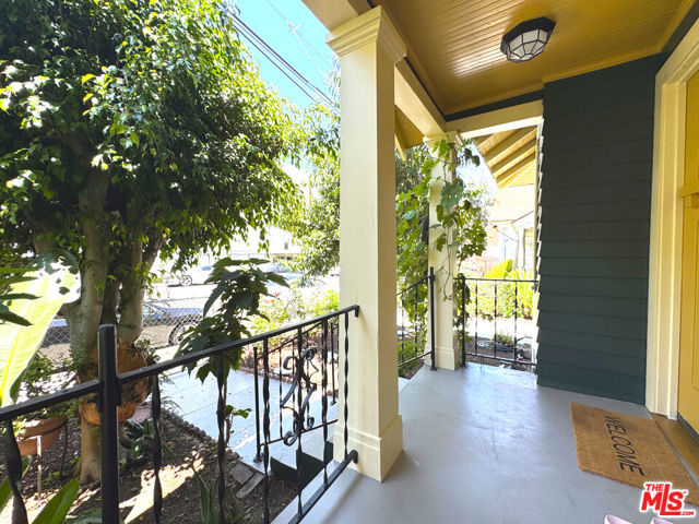 334 Belmont Avenue, Los Angeles CA: https://media.crmls.org/mediaz/9bdb46f7-75cf-4914-9b71-42997721d508.jpg