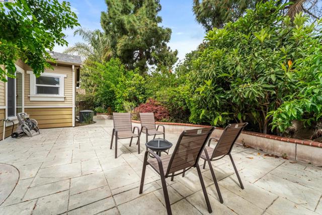 35607 Embassy Common, Fremont CA: https://media.crmls.org/mediaz/9bdbce3c-d599-49dc-a1ab-c2038b409d1e.jpg