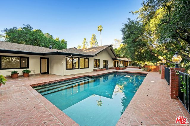 17449 Sumiya Drive, Encino CA: https://media.crmls.org/mediaz/9bdbe0a6-2ca4-44a0-8277-89eef165e142.jpg