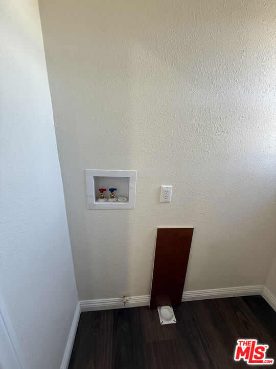 159 E 47th Street, Los Angeles CA: https://media.crmls.org/mediaz/9bdc25d9-5775-472c-bdb5-596e808685f9.jpg