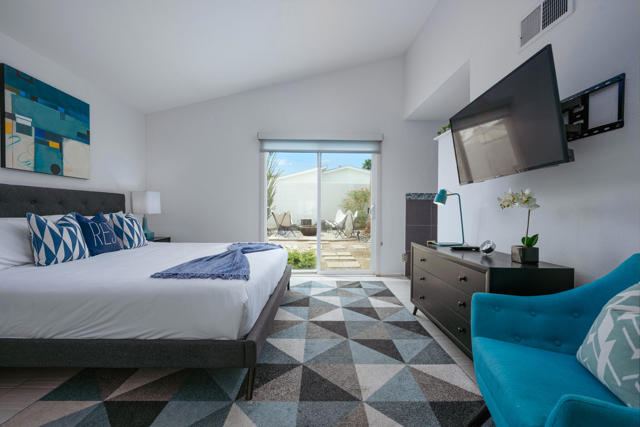 913 Arroyo Vista Drive, Palm Springs, CA 92264