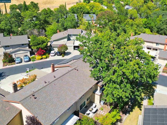 1105 Westmoreland Circle, Walnut Creek CA: https://media.crmls.org/mediaz/9bddb761-71cb-46f7-a14d-2c83b2c65e13.jpg