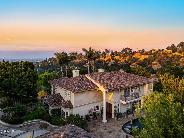15450 Briarwood Drive, Sherman Oaks CA: https://media.crmls.org/mediaz/9bddc296-64fb-4ee1-847b-bde27496da0d.jpg