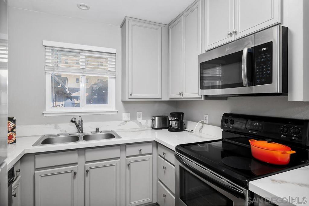 1756 Esssex St - photo 10