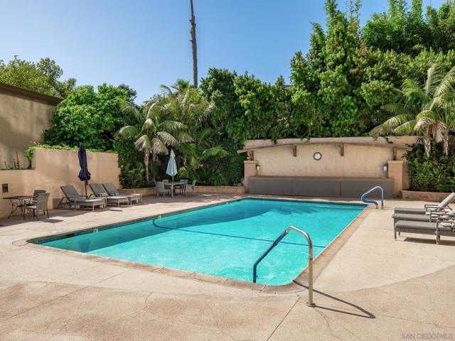 2500 Torrey Pines Rd, La Jolla CA: https://media.crmls.org/mediaz/9bddf501-bf2d-4ada-b30e-c5fa7cdc9e98.jpg