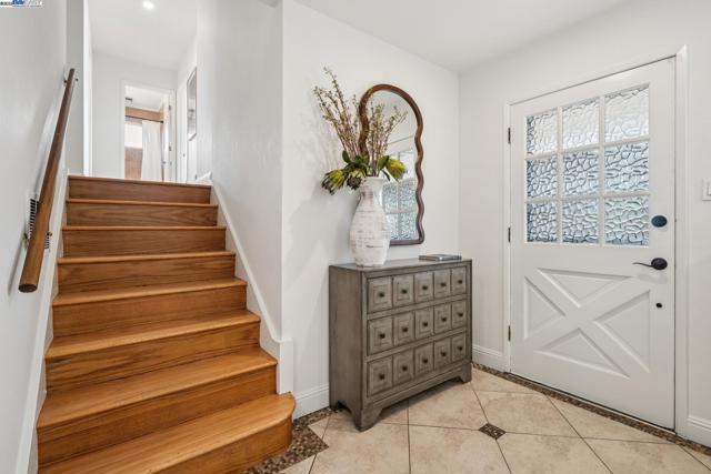 598 CRESTMONT DRIVE, Oakland CA: https://media.crmls.org/mediaz/9bdeb2aa-e563-47bc-acd6-d299bdb7540c.jpg