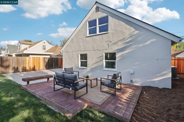 1467 Cape Cod Way, Concord CA: https://media.crmls.org/mediaz/9bdf040e-ee40-4c3c-aa93-d938121247be.jpg