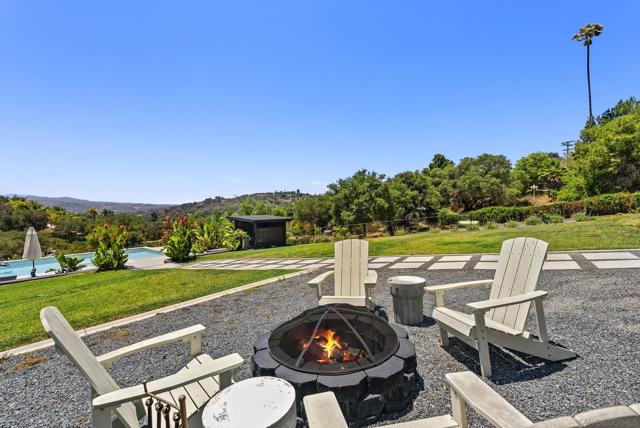 3860 Las Flores, Fallbrook CA: https://media.crmls.org/mediaz/9bdf38d0-4843-40eb-a1af-615b16d62944.jpg