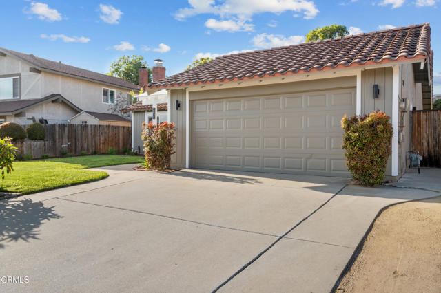 2437 Kimberly Avenue, Camarillo CA: https://media.crmls.org/mediaz/9bdf456a-0479-4173-8173-7bee42de4e13.jpg