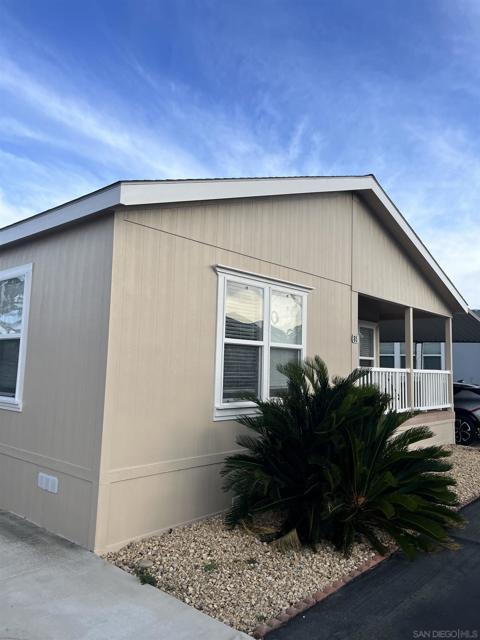 1219 E Barham Dr, San Marcos CA: https://media.crmls.org/mediaz/9bdf4edf-7d02-47b9-b698-c207e4438492.jpg