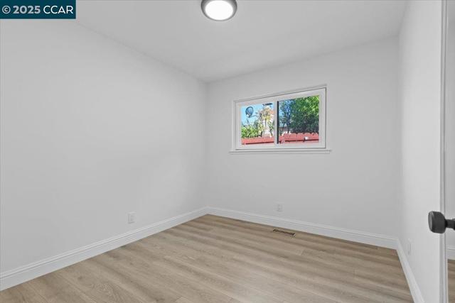 5146 Red Oak Dr, Concord CA: https://media.crmls.org/mediaz/9bdf6d15-a56d-4450-b802-c1e862a5901e.jpg