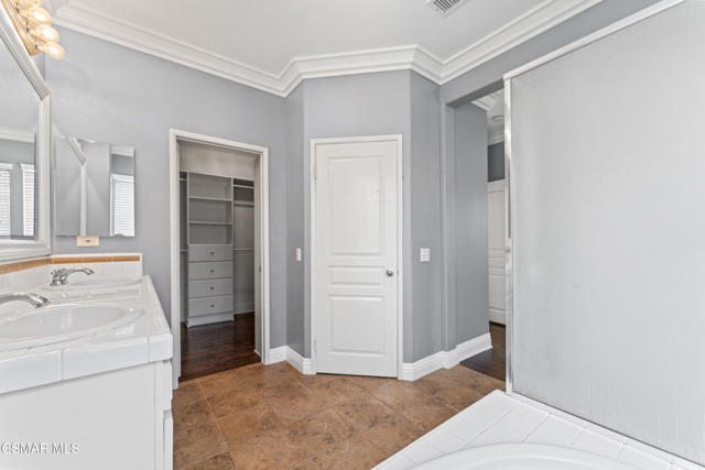 186 Parkside Drive, Simi Valley CA: https://media.crmls.org/mediaz/9bdfa489-fd96-4981-8113-d8c52f725034.jpg