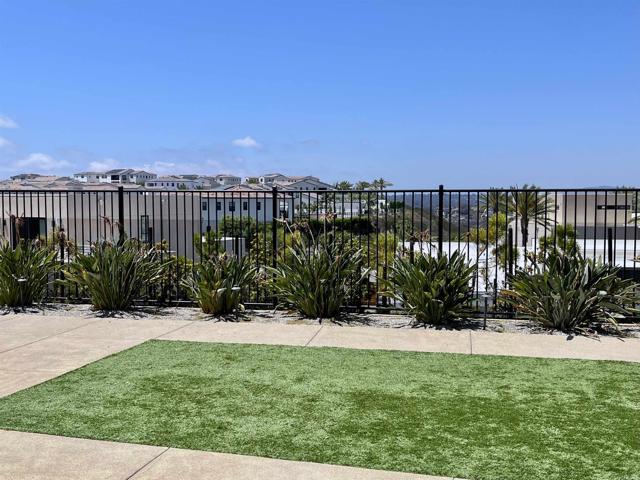 Detail Gallery Image 4 of 7 For 5350 Morning Sage Way, San Diego,  CA 92130 - 5 Beds | 5/1 Baths