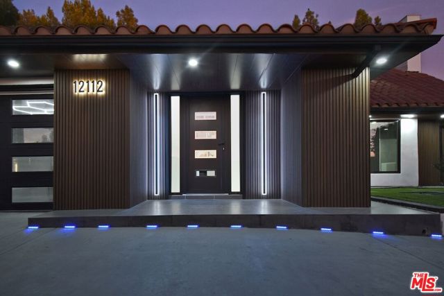 12112 Woodley Avenue, Granada Hills CA: https://media.crmls.org/mediaz/9be1c356-7e89-425a-8368-338e4540e901.jpg