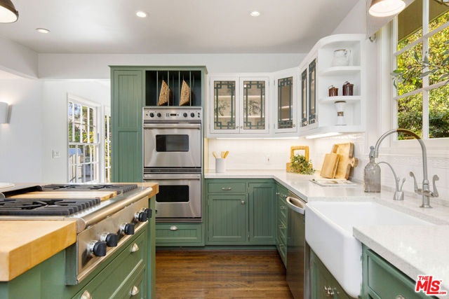 10155 Valley Spring Lane, Toluca Lake CA: https://media.crmls.org/mediaz/9be1f52b-0187-4c9f-97a2-527c43d5e718.jpg