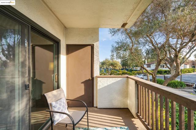 21071 Gary Dr, Hayward CA: https://media.crmls.org/mediaz/9be20cd6-7937-4305-b790-ea00042d33bf.jpg