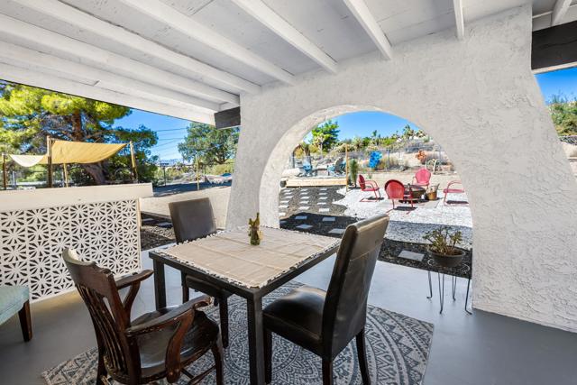 7616 Fairway Drive, Yucca Valley CA: https://media.crmls.org/mediaz/9be23270-e9a4-4a48-a89c-87fcc231aaa9.jpg