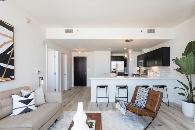 222 Broadway, Oakland CA: https://media.crmls.org/mediaz/9be253ea-0f2e-46b1-97a8-2c9dc70e50aa.jpg