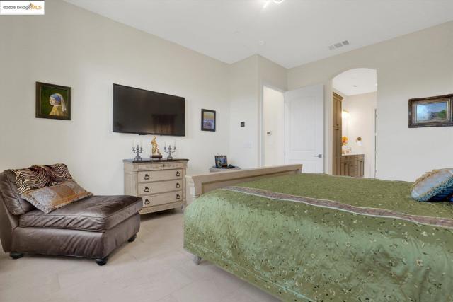 1577 Chianti LN, Brentwood CA: https://media.crmls.org/mediaz/9be26790-435c-4714-ac11-77e6018eadc5.jpg