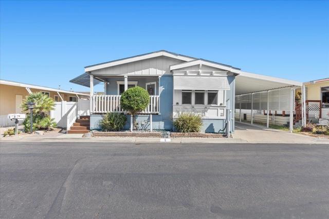 809 Discovery St, San Marcos CA: https://media.crmls.org/mediaz/9be286d9-04f8-437a-9fa3-4f0be1cf08f0.jpg