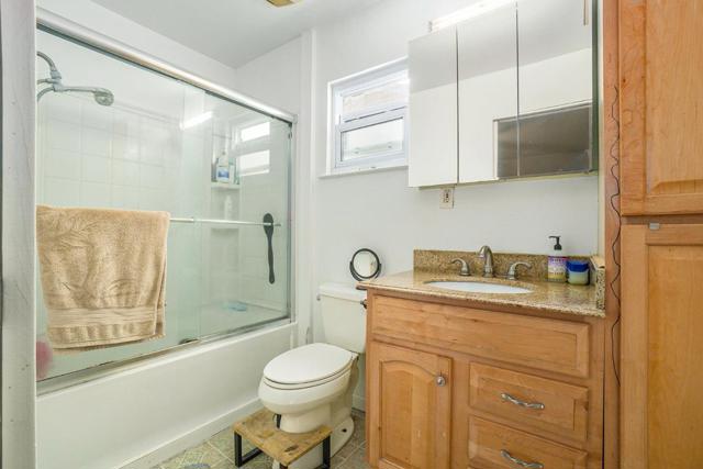 3556 Vancouver Way, Concord CA: https://media.crmls.org/mediaz/9be2ab4e-e6c0-4114-817e-e4d8d08ddf26.jpg