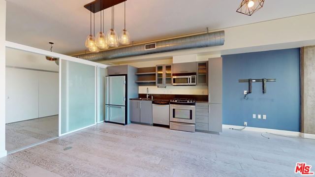 1111 S Grand Avenue, Los Angeles CA: https://media.crmls.org/mediaz/9be37ae1-136a-4167-afad-dd3ad0cee57f.jpg