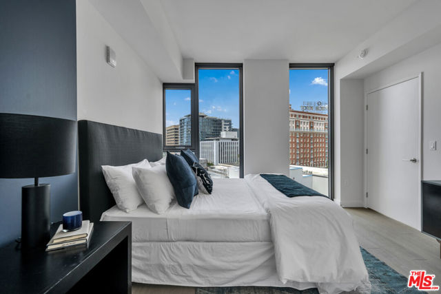 2801 Sunset Place, Los Angeles CA: https://media.crmls.org/mediaz/9be3c2f3-aac8-4873-b96b-d0e75ac1e684.jpg