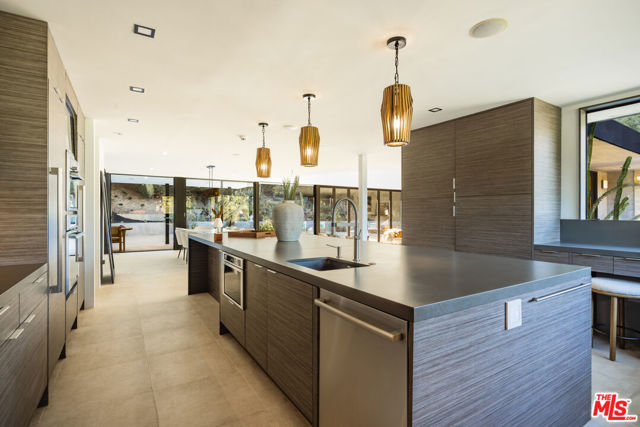 9991 Liebe Drive, Beverly Hills CA: https://media.crmls.org/mediaz/9be40d62-f2df-4d5a-ace6-7113eac6a4db.jpg