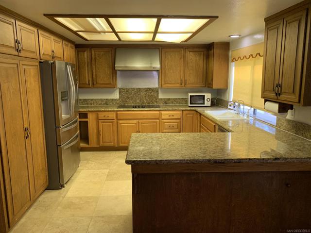 9109 Huntley Road, Fallbrook CA: https://media.crmls.org/mediaz/9be513b5-0f9a-4b88-bec8-25804f5cbdeb.jpg