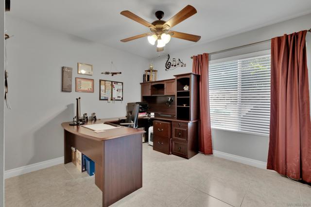 9959 Riverhead Dr, San Diego CA: https://media.crmls.org/mediaz/9be5ab26-f7df-48b8-99a8-b9e5f026ba08.jpg