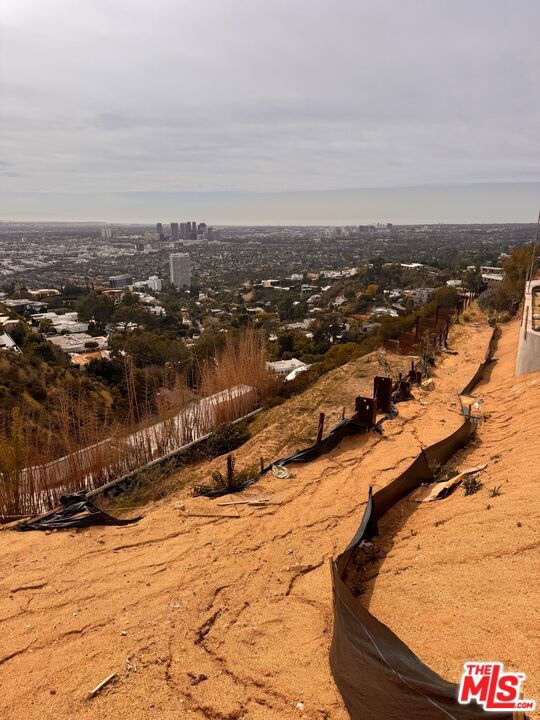 1633 Blue Jay Way, Los Angeles CA: https://media.crmls.org/mediaz/9be5b59d-a0ac-4b71-8750-3868bf0a3653.jpg