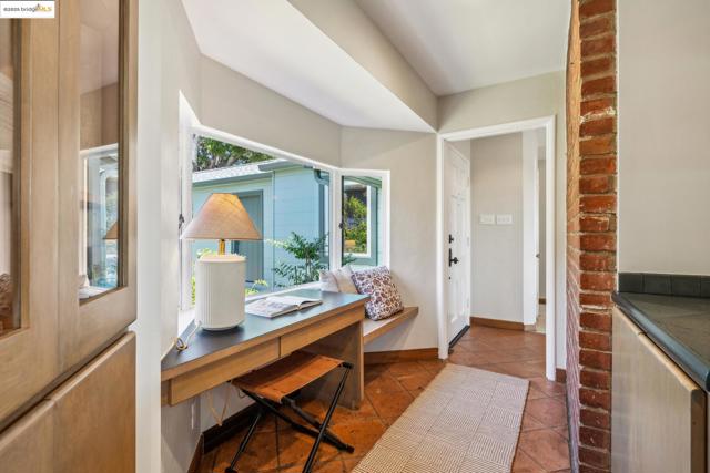 917 Avis Dr, El Cerrito CA: https://media.crmls.org/mediaz/9be5c96d-986b-4a7d-993d-b7019b784bf2.jpg