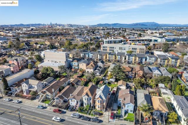 3245 Adeline ST, Oakland CA: https://media.crmls.org/mediaz/9be5d3e8-4a74-4d4f-bd44-8e77f714ecef.jpg