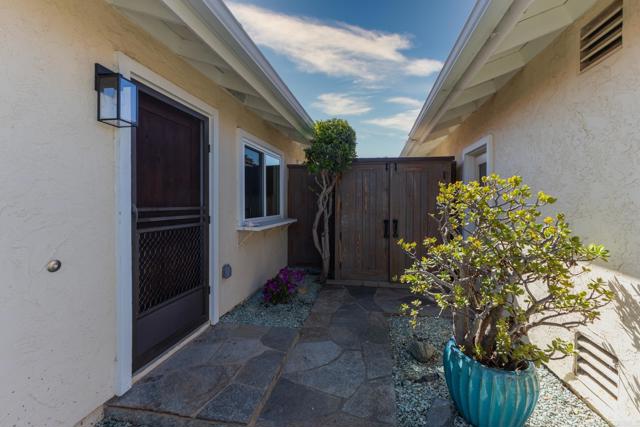 6462 Camino Del Parque, Carlsbad CA: https://media.crmls.org/mediaz/9be5dfa9-ad27-43bd-b9e6-1170333a8f31.jpg