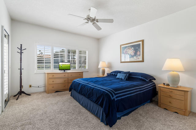 280 Vista Royale W Circle, Palm Desert CA: https://media.crmls.org/mediaz/9be5ed6c-f447-4638-8a96-810233c3c700.jpg