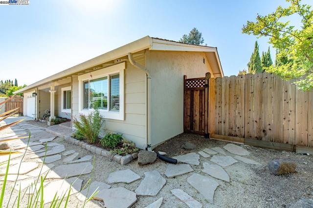 1464 Windsor Way, Livermore CA: https://media.crmls.org/mediaz/9be61328-dff1-4fb6-bc11-b51bb4d8fb48.jpg