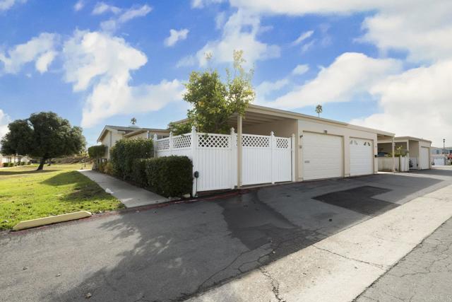 3902 Vista Campana N, Oceanside CA: https://media.crmls.org/mediaz/9be685c5-3e59-477d-a807-c8bd0e66a002.jpg