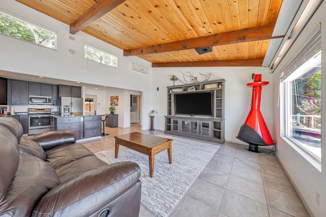 12340 Lakeshore Drive, Clearlake CA: https://media.crmls.org/mediaz/9be70776-ee9c-4451-8f45-a29cb9c9f7a2.jpg