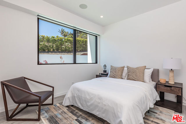 6156 Zumirez Drive, Malibu CA: https://media.crmls.org/mediaz/9be806a0-c3fc-423c-a1d3-c3fa2b319054.jpg