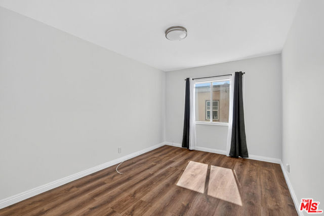 4777 San Vicente Boulevard, Los Angeles CA: https://media.crmls.org/mediaz/9be85d2d-a3cb-4867-93a8-232648956b7d.jpg