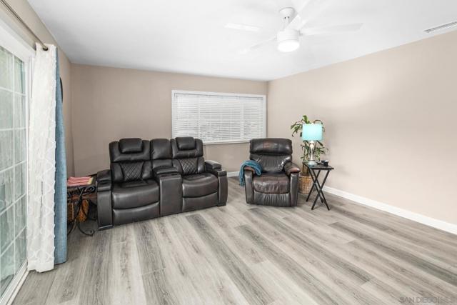 750 Mission Ave, Chula Vista CA: https://media.crmls.org/mediaz/9be89a5b-5be2-4ba4-8ecc-e507696daa2d.jpg