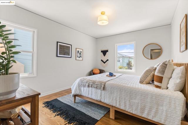 1420 Catherine Dr, Berkeley CA: https://media.crmls.org/mediaz/9be8a1da-ba2e-4fbb-b064-32250ab6f8bb.jpg