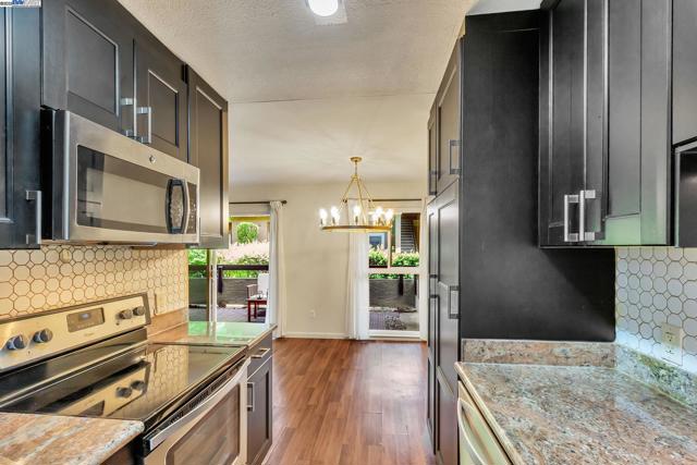 291 Tradewinds Dr, San Jose CA: https://media.crmls.org/mediaz/9be8e487-6aa2-43c8-aeaa-844b4c70d8d6.jpg