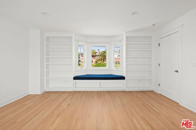 541 Homer Street, Manhattan Beach CA: https://media.crmls.org/mediaz/9be94d89-73ec-461f-b9db-466d34c4db20.jpg