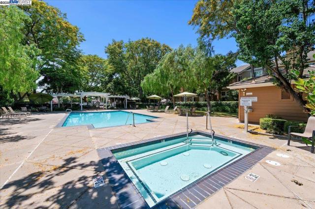 4682 Central Pkwy, Dublin CA: https://media.crmls.org/mediaz/9be959fe-d111-41a6-a5c0-e0fc54918c6b.jpg